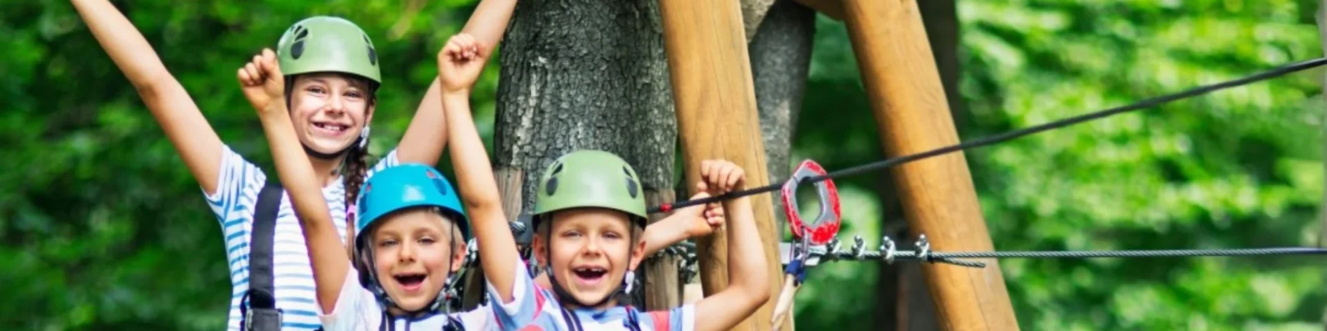 Enfants à l'accrobranche à Saint-Germain-en-Laye