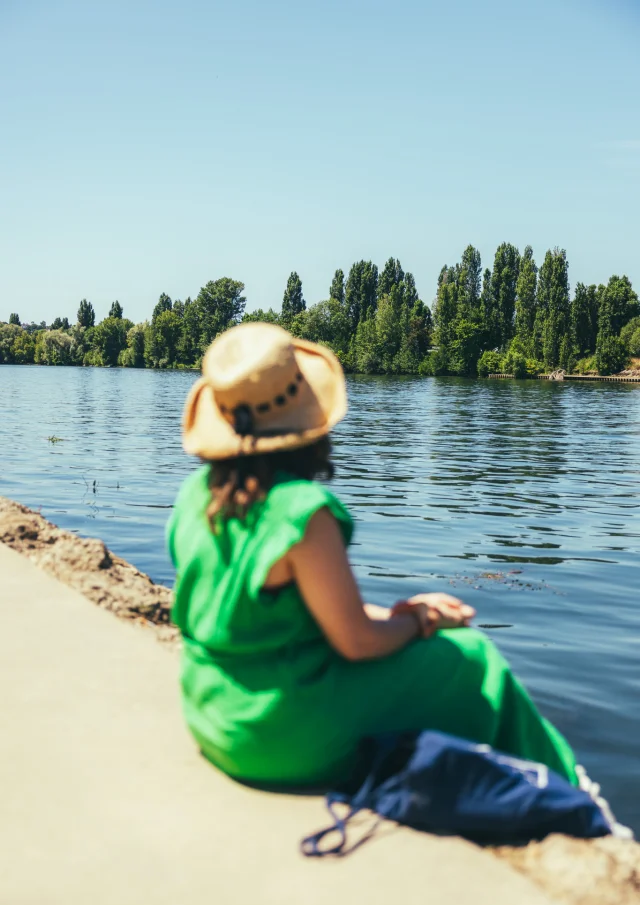 Femme en bords de Seine à Sartrouville OTISGBS